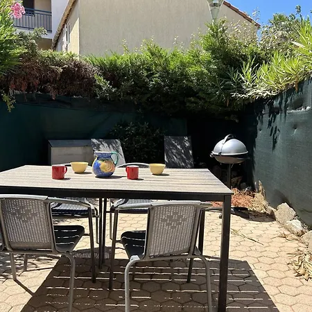 Mazet Climatise 3 Pieces Avec Piscine Et Parking, Quartier Calme, - Fr-1-251-840 *